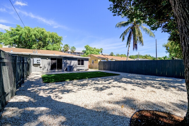 Private Yard - 1558 NE 135th St Unit #2