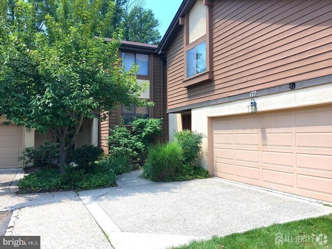 Building Photo - 172 Sayre Dr Rental