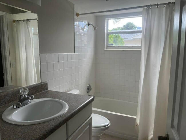 Photo - 325 Ocean Breeze Unidad 1