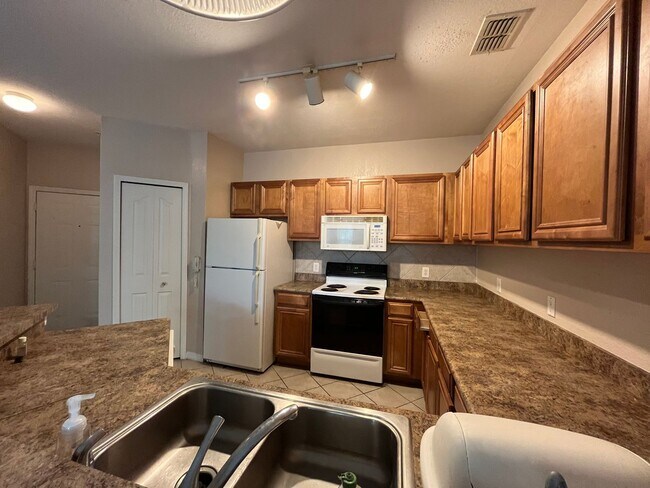 Photo - 3 Bed 2 Bath Condo for Rent in Metrowest