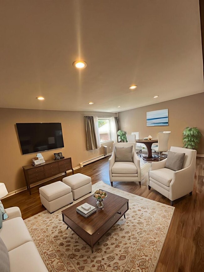 Photo - 1428 W Fargo Ave