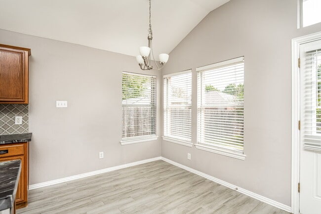 Photo - 2504 Castle Ridge Dr