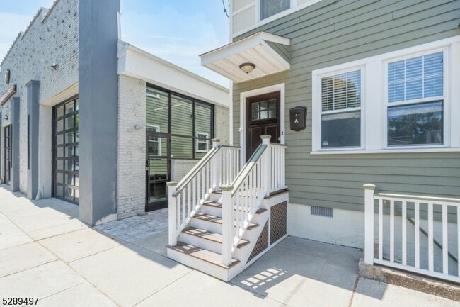 Photo - 170 Pine St