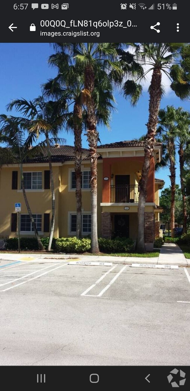 Building Photo - 985 NE 33rd Ter Unit 985 Rental