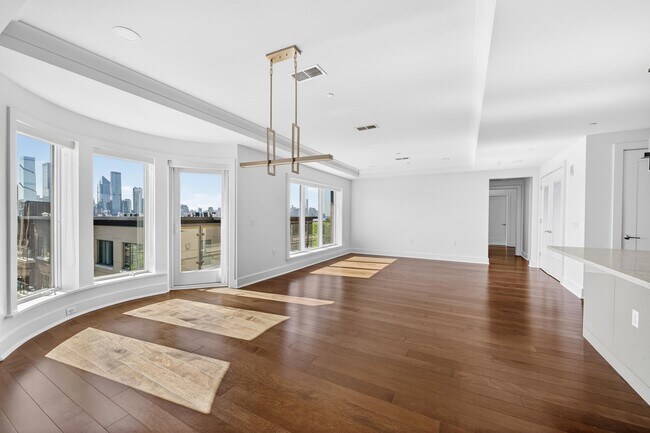 Photo - 100 Eton Row Unit 502