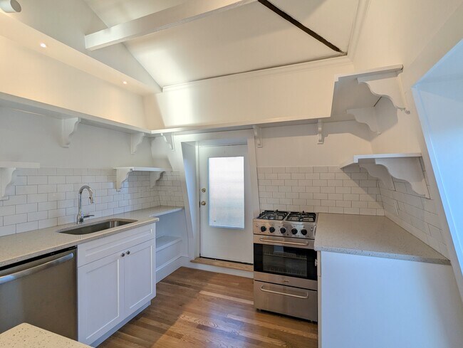 Photo - 19 Howe St Unit 3