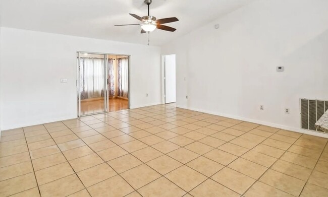 Photo - 794 Barclay Terrace