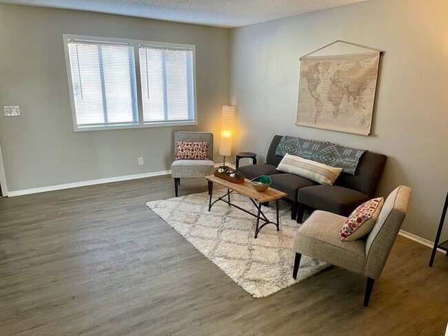 Photo - Cute and Convenient South Nashville Townhouse near BNA and Woodbine - Renovated