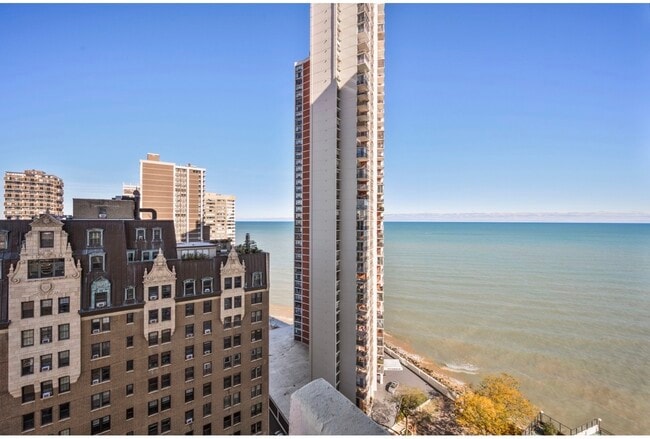 Building Photo - 6033 N Sheridan Rd Unit 19K