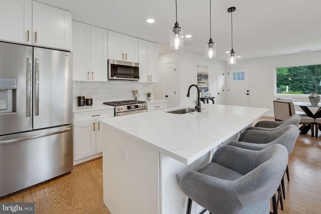 Photo - 14332 Belleville Ave