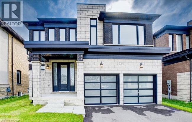 Photo - 767 Queenston Blvd