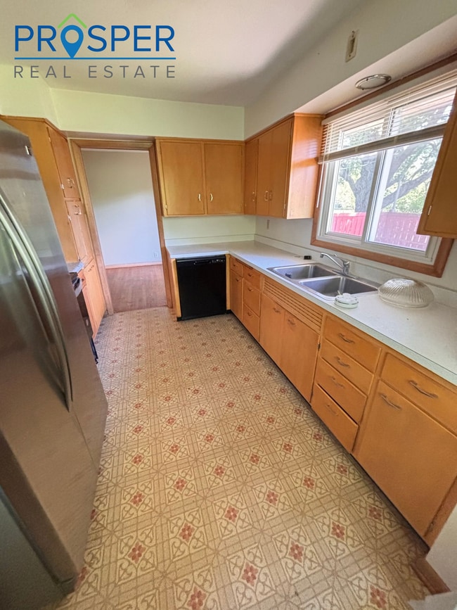 Photo - 3-Bedroom with Garage & Extra Parking