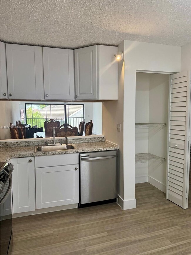 Photo - 605 Ives Dairy Rd Unidad 306-7