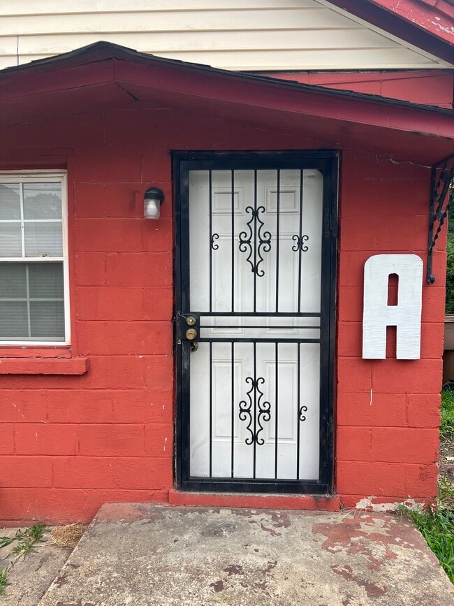 Building Photo - 812 31st Ave N Unit A