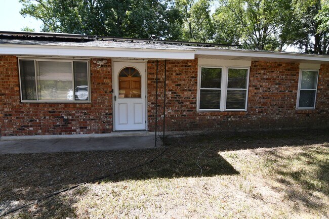 Photo - 3 bedroom, 1.5 bath home in quaint, well m...
