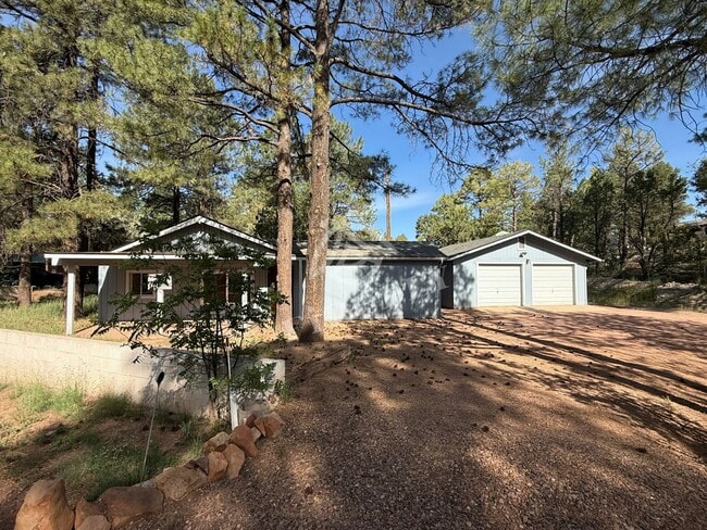 Building Photo - 2058 Pinehaven Ln Rental