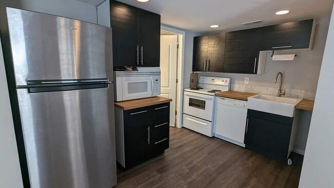 Photo - 1629 W Beach Ave Unidad 1R