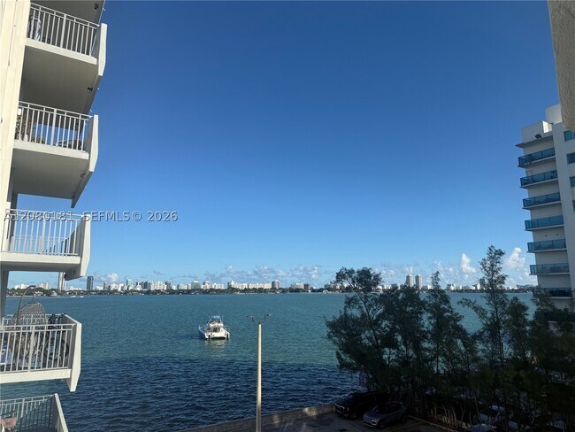 Building Photo - 7545 E Treasure Dr Unit 4I