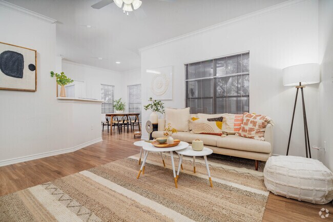 2BR, 1BA - 833SF - Living Room