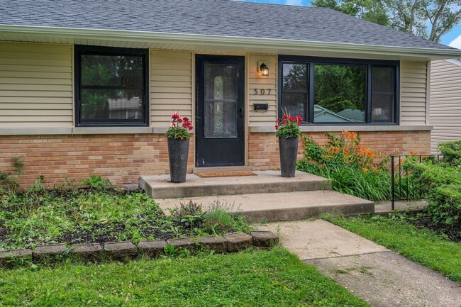 Charming 3BR House in Wheaton - Charming 3BR House in Wheaton