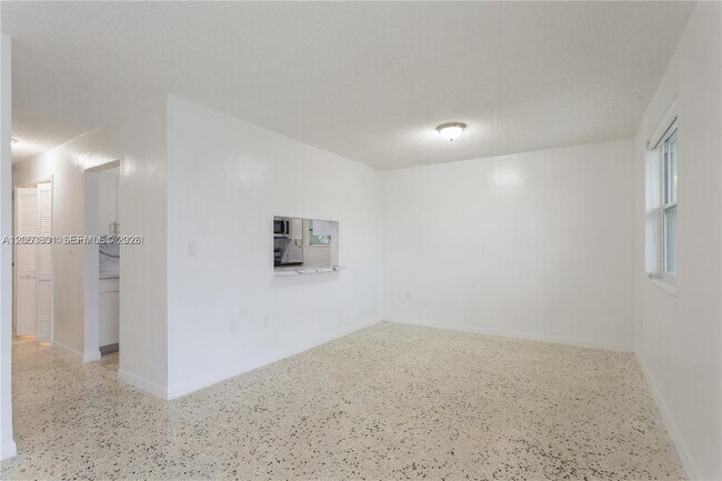 3290 NW 4th St Unit 3290