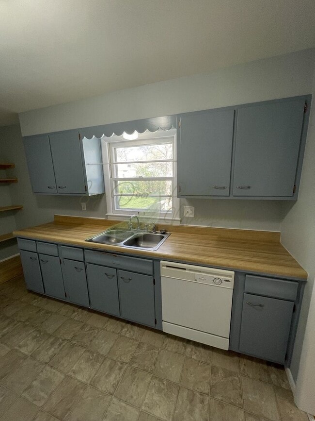 Photo - 805 SW Lea Dr