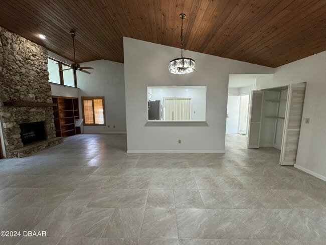 Photo - 100 Sea Island Cir