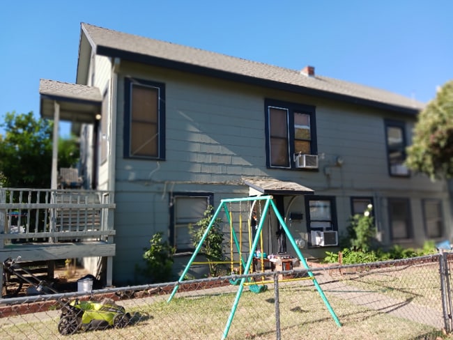 Building Photo - 706 14th St Rental