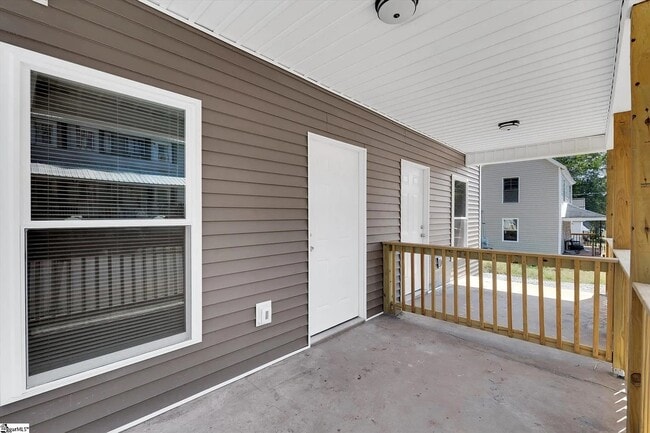 Photo - 302 E St