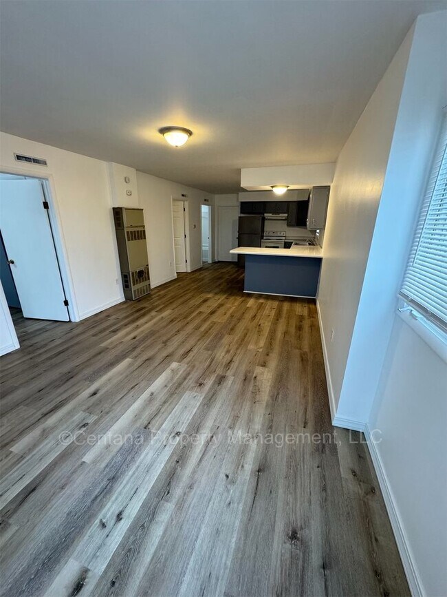 400 Birch St Unit Downstairs