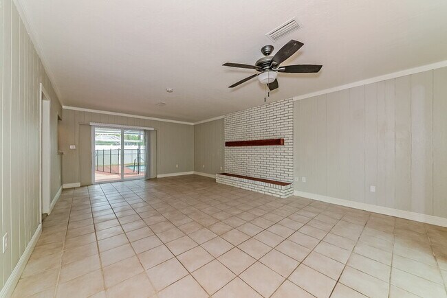 Photo - 5423 25th St W