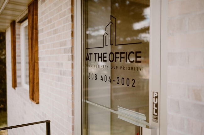 Photo - 2560 E Main St