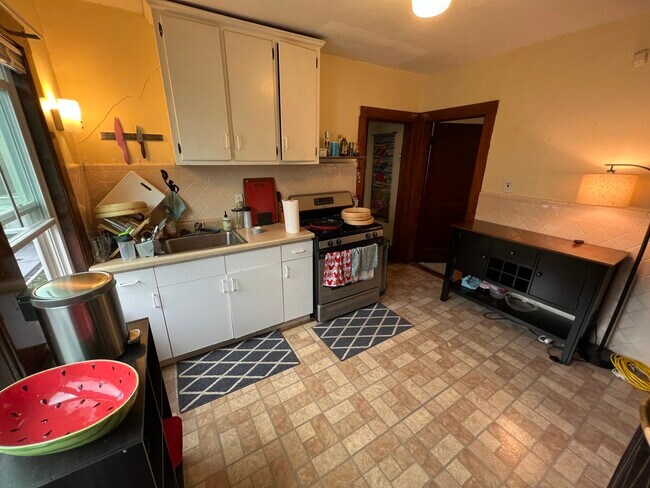 Photo - 16 Silvey Plz Unit 2