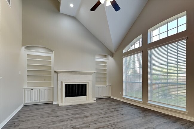 Building Photo - 30215 Stoney Plain Dr