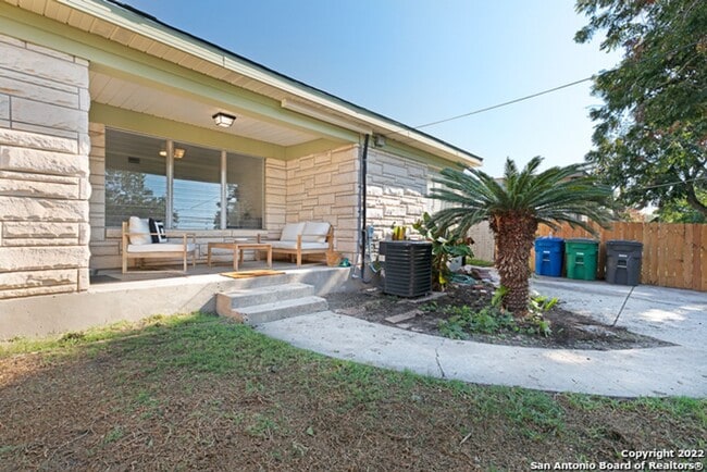 Photo - ~~COZY 3BD/2BA HOME! HIGHLANDS HIGH SCHOOL!!~~