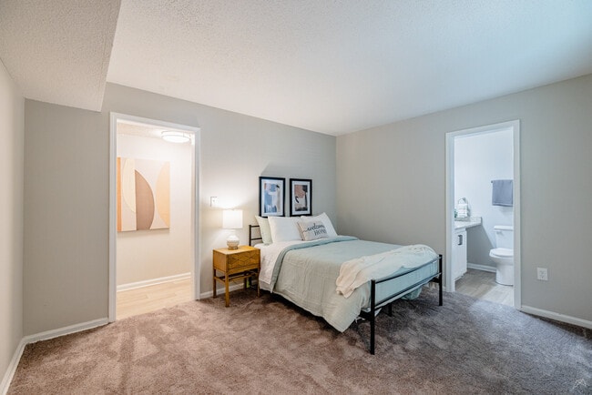 Georgetown Luxury Townhomes and Apartments