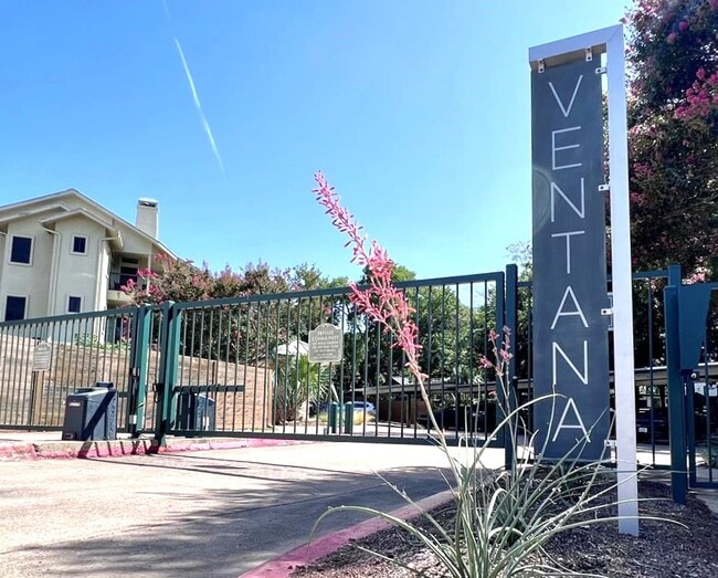 Building Photo - 2209 Hancock Dr