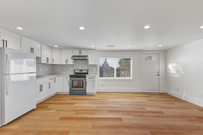 Photo - 1671 Mono Ave