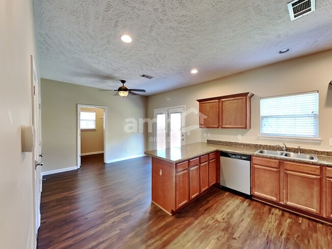 Photo - 1160 Shire Dr