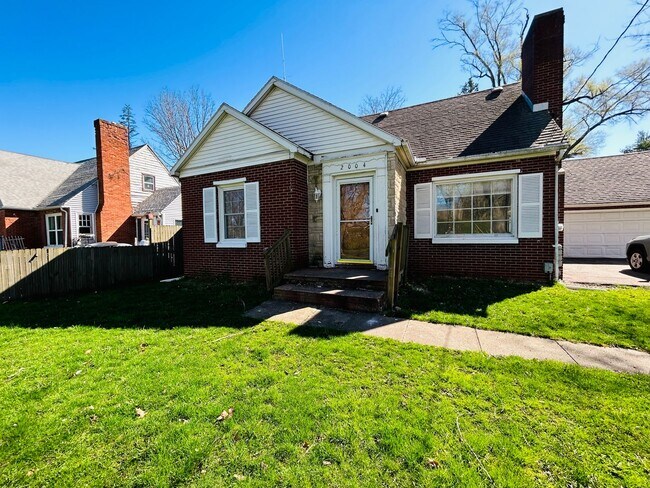 2004 Woodward 4bed/2bath unit - 2004 Woodward 4bed/2bath unit House