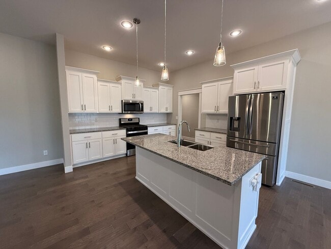 Photo - ****MOVE-IN SPECIAL**** Gorgeous 4Bedroom ...