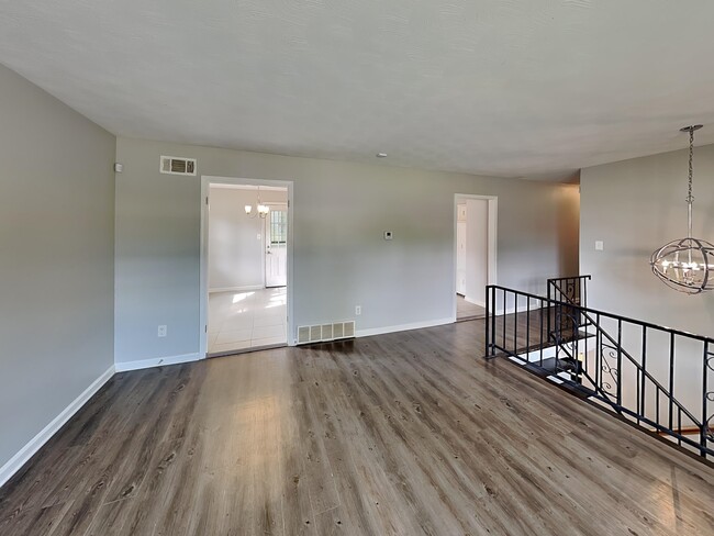 Photo - 668 Brakebill Ave