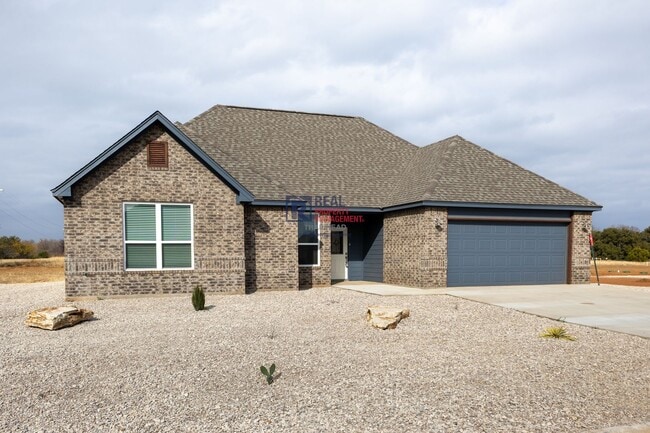 Building Photo - Modern Glen Rose Home with Open Layout