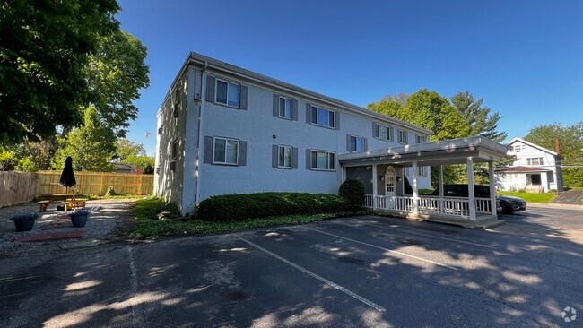 Moorman Place Apartments - MOORMAN PLACE APARTMENTS