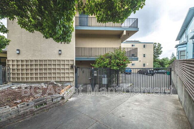 480 Crescent St