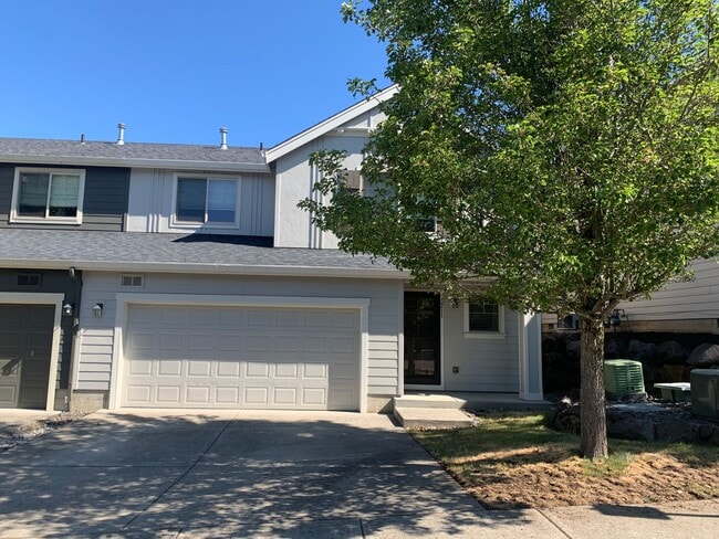 Building Photo - Townhome in Highly desired  Camas -Lacamas...