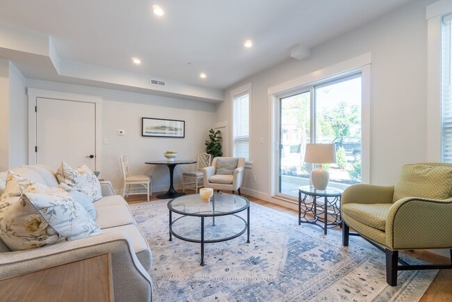 Photo - 874 South St