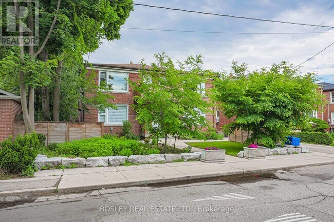 Photo - 20 Markdale Ave