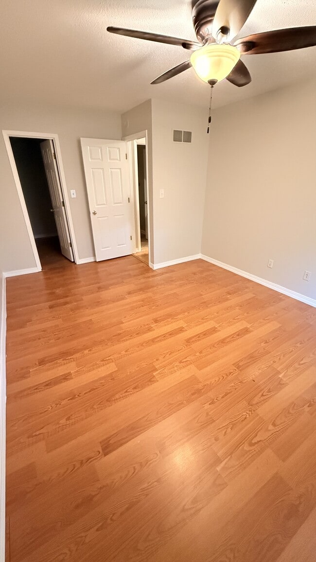 Photo - 937 Breezewood Cir