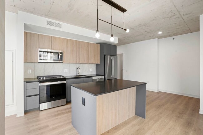 Photo - 244 W Polk St